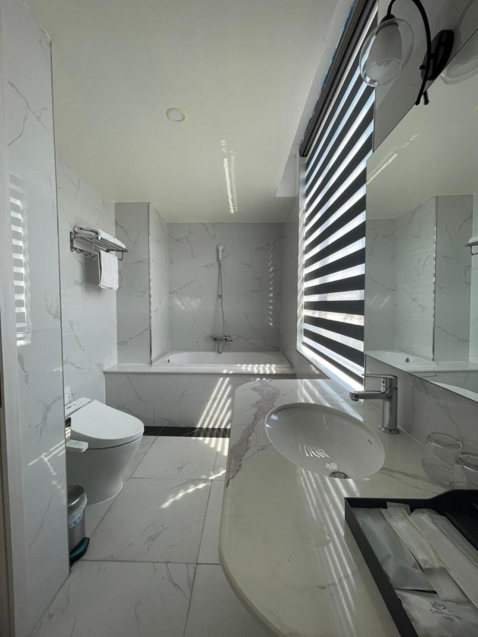 Lotus Hotel & Apartment Haiphong Exterior foto
