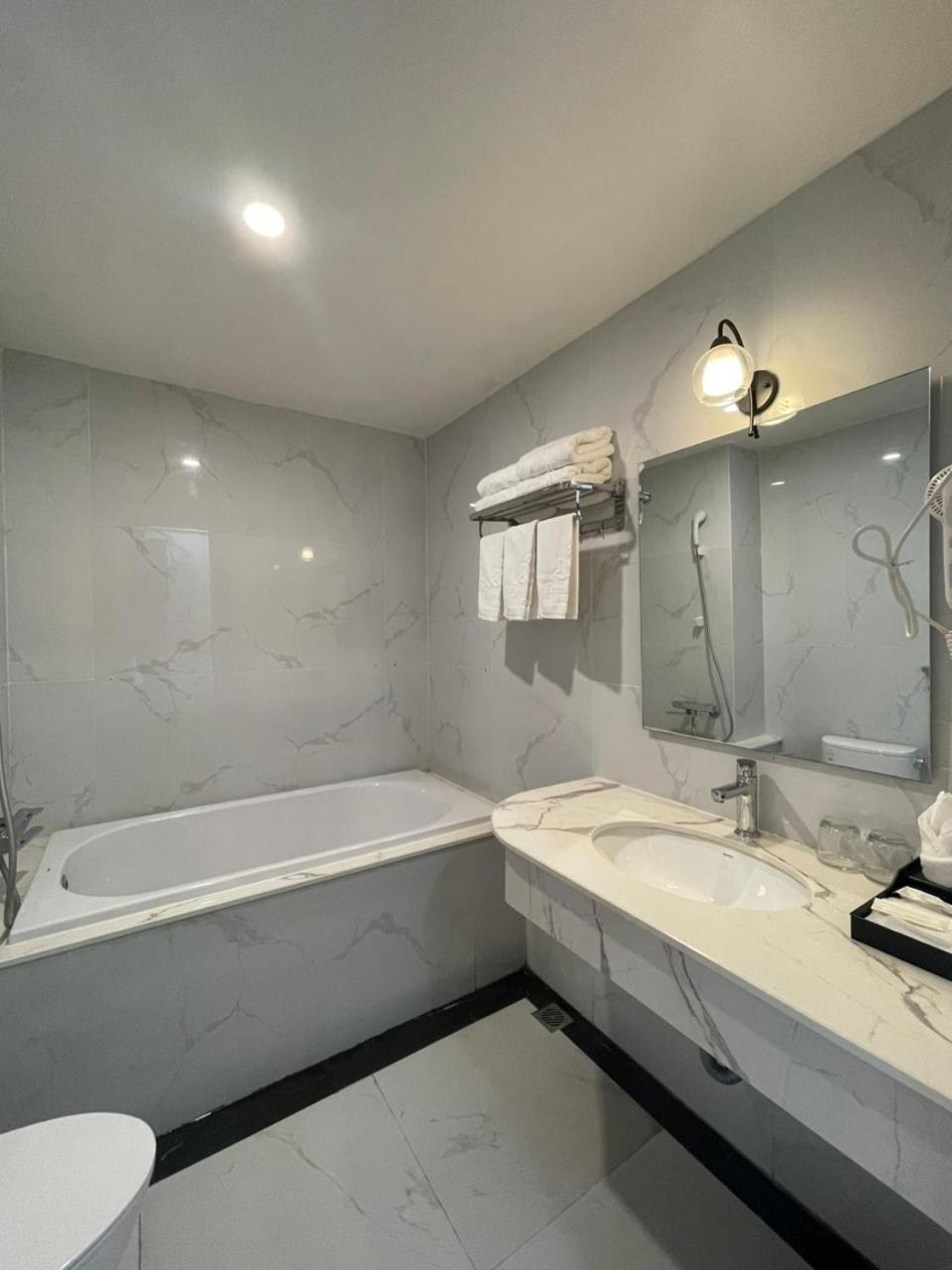 Lotus Hotel & Apartment Haiphong Exterior foto